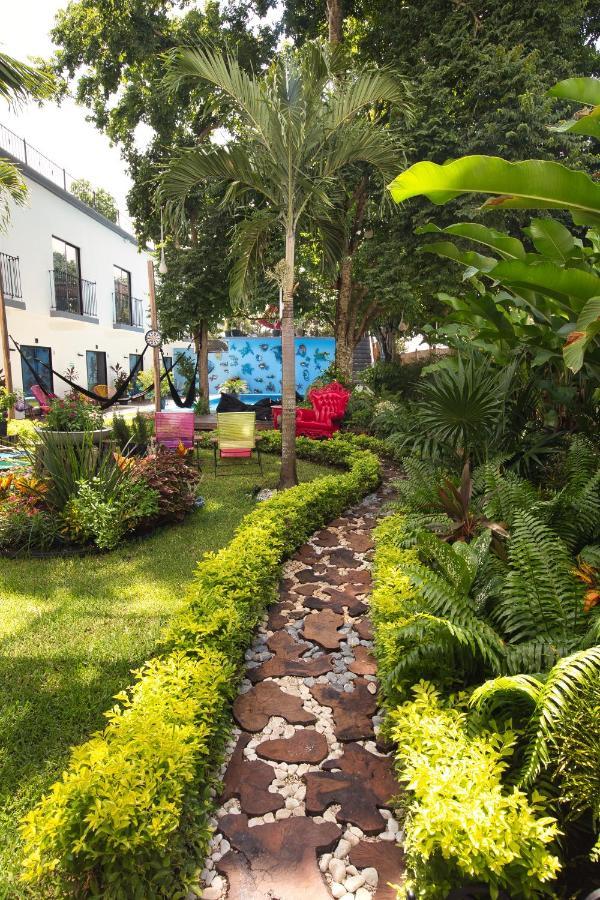 Casa Chukum Hotel บากาลาร์ ภายนอก รูปภาพ The garden at the hostel