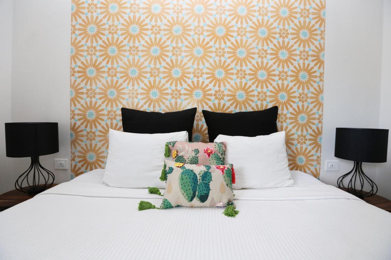 Casa Chukum Hotel บากาลาร์ ภายนอก รูปภาพ A bed with cushions