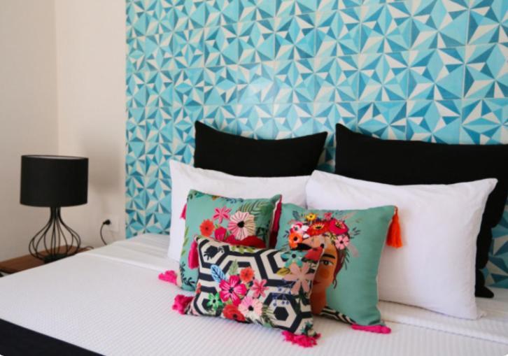 Casa Chukum Hotel บากาลาร์ ภายนอก รูปภาพ A bed with cushions